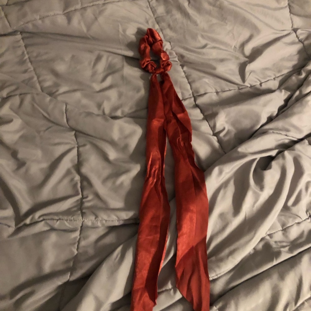 Reddish scrunchie